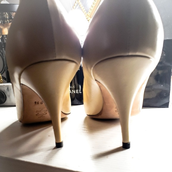 Manolo Blahnik Leather Pumps - Picture 6 of 9